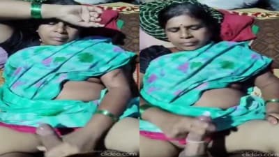 Old Aunty Jerking Young Dick Takes Mms Video